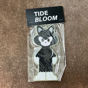 TIDE solo exhibition “BLOOM” Limited Edition Keychain Art Tag Bag Charm Commemor